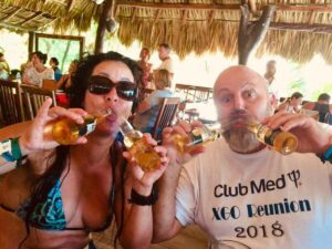 2018 Cancun, Steve R & Tolum being silling drinking beer